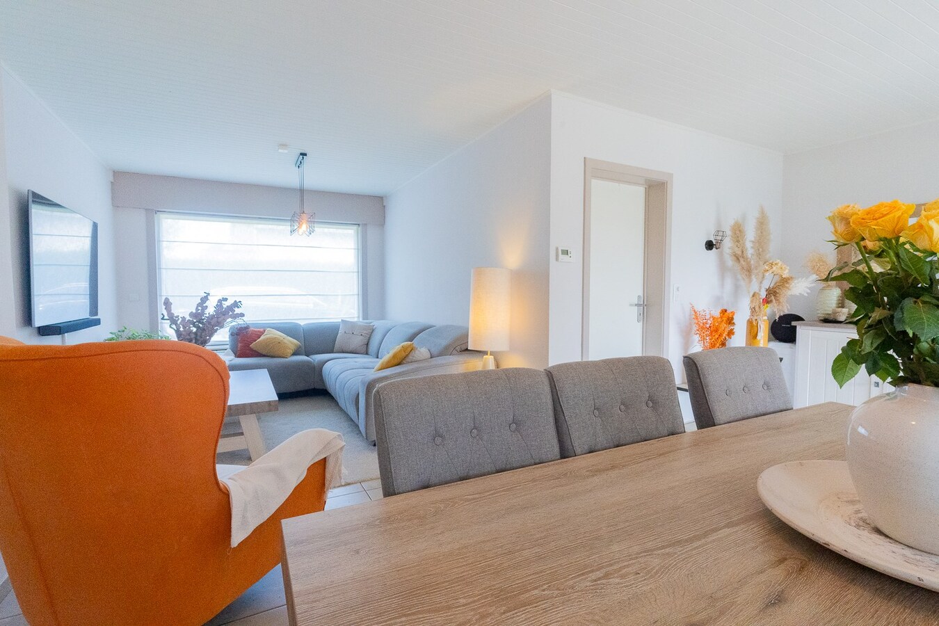 Maison entièrement rénovée, garage, parking, jardin. 