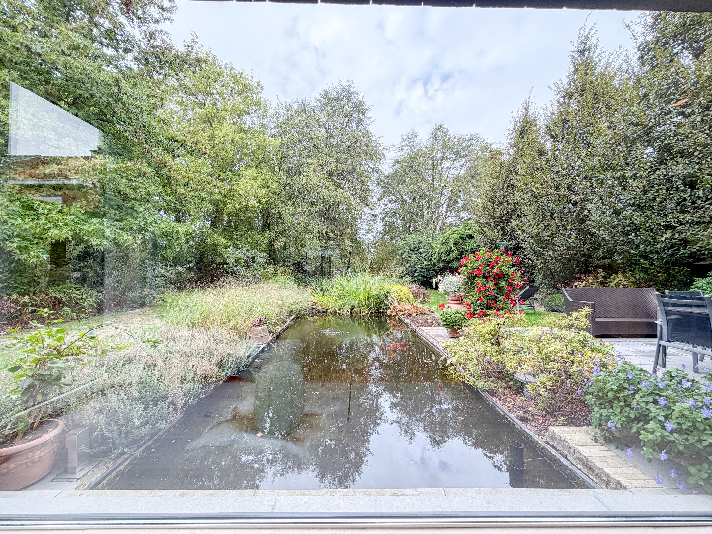Ruime villa met prachtige tuin en hoogwaardige afwerking, perceel van 1891 m², rustig gelegen te Torhout 