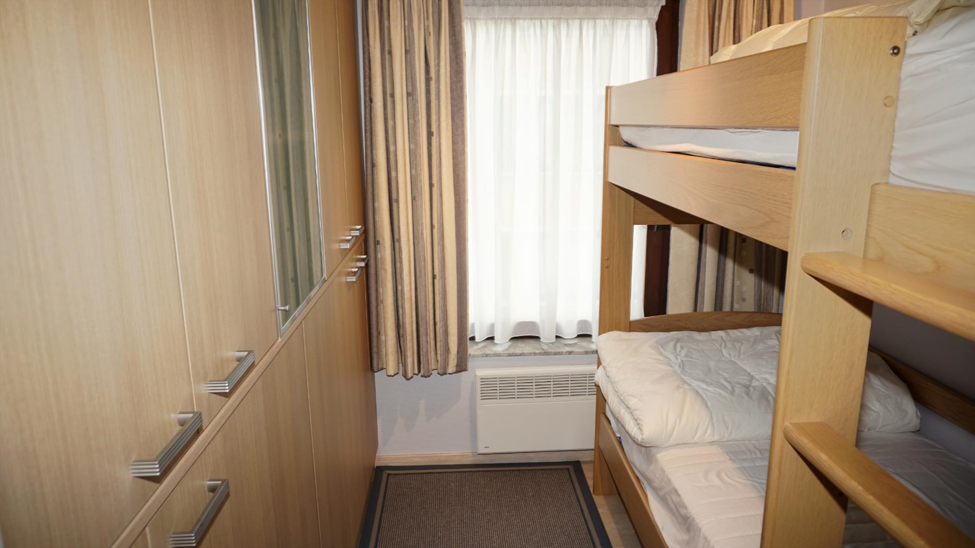 APP. MEUBLE - 2 CHAMBRES A COUCHER - BELLE VUE SUR LE PORT 