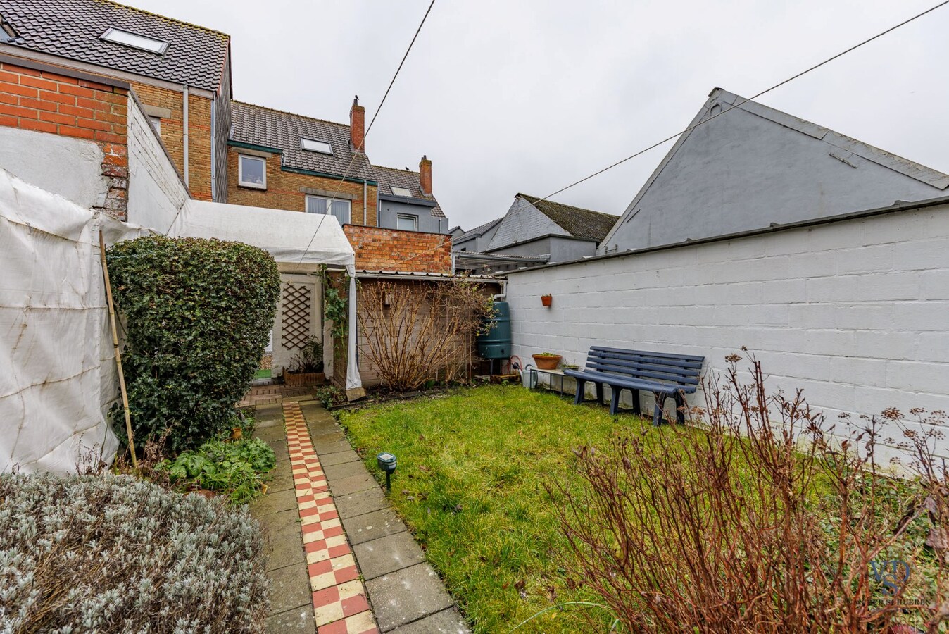 Karaktervolle woning met tuin op gunstige ligging. 