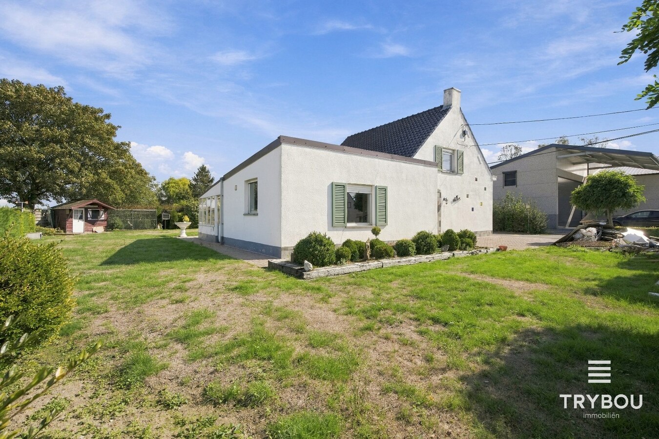 Landelijk gelegen woning met opslagplaats op 3687m² in Merkem! 