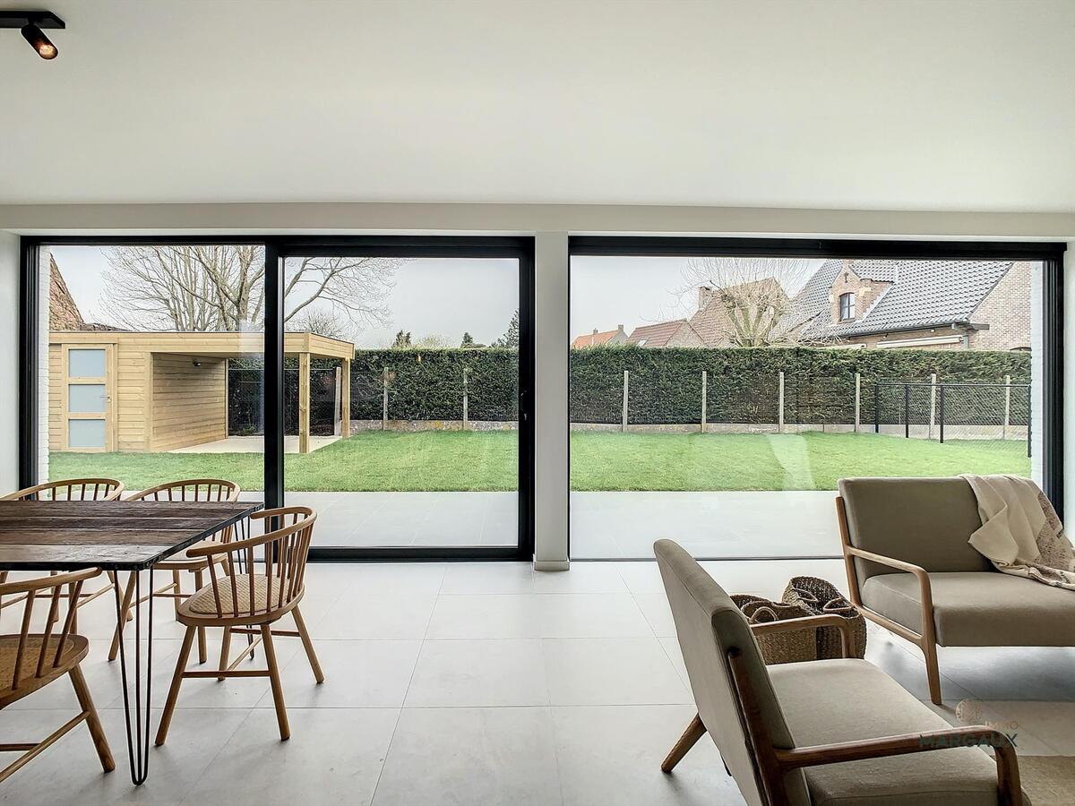 Halfopen bebouwing met exclusieve afwerkingsgraard 