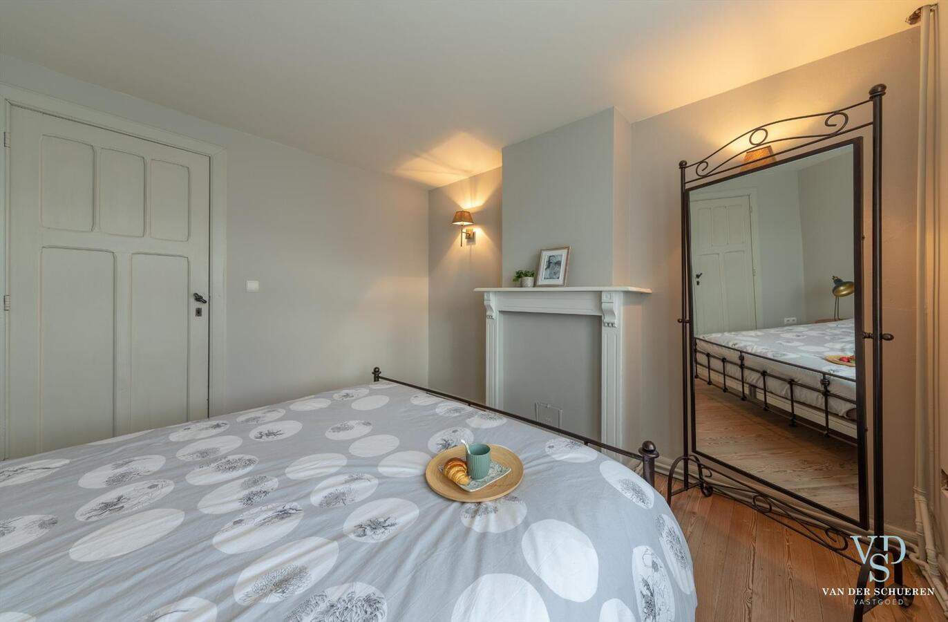 Degelijke, karaktervolle woning met tuintje. UNIEK AANBOD ! 