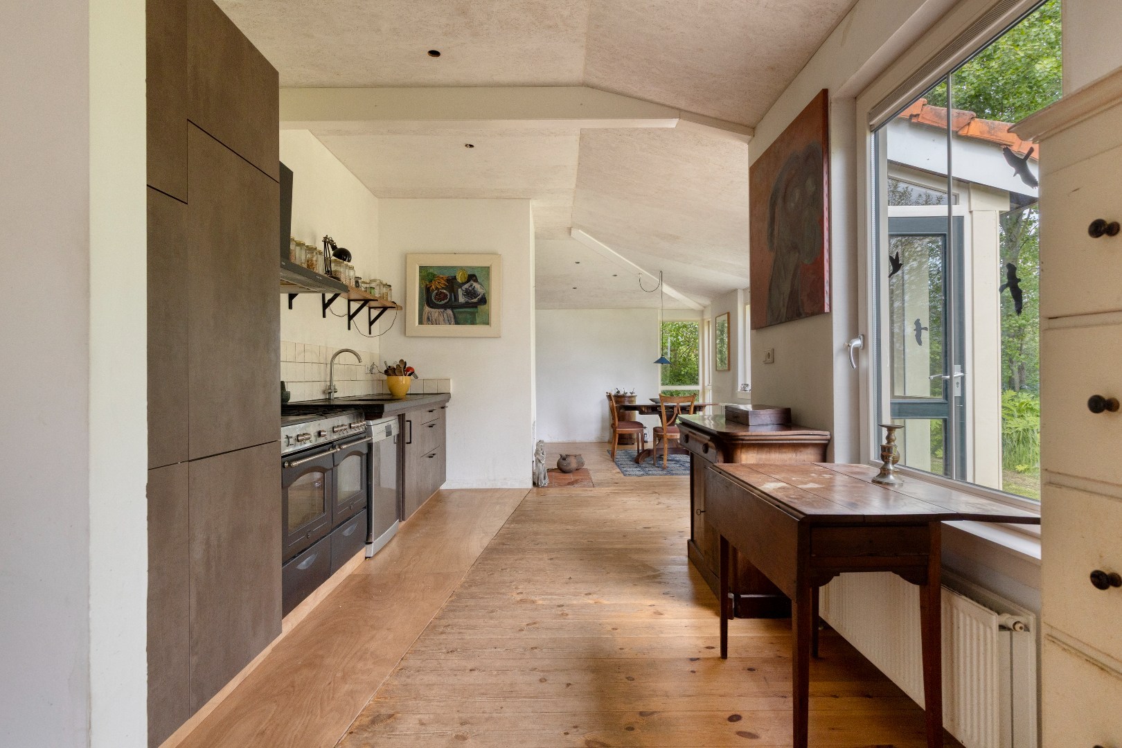 Een plek als deze komt zelden beschikbaar: een unieke combinatie van wonen tegen de duinen aan en nabij het strand en nabij de boswachterij op één van de meest geliefde plekken van de Zeeuwse kust. Bi 