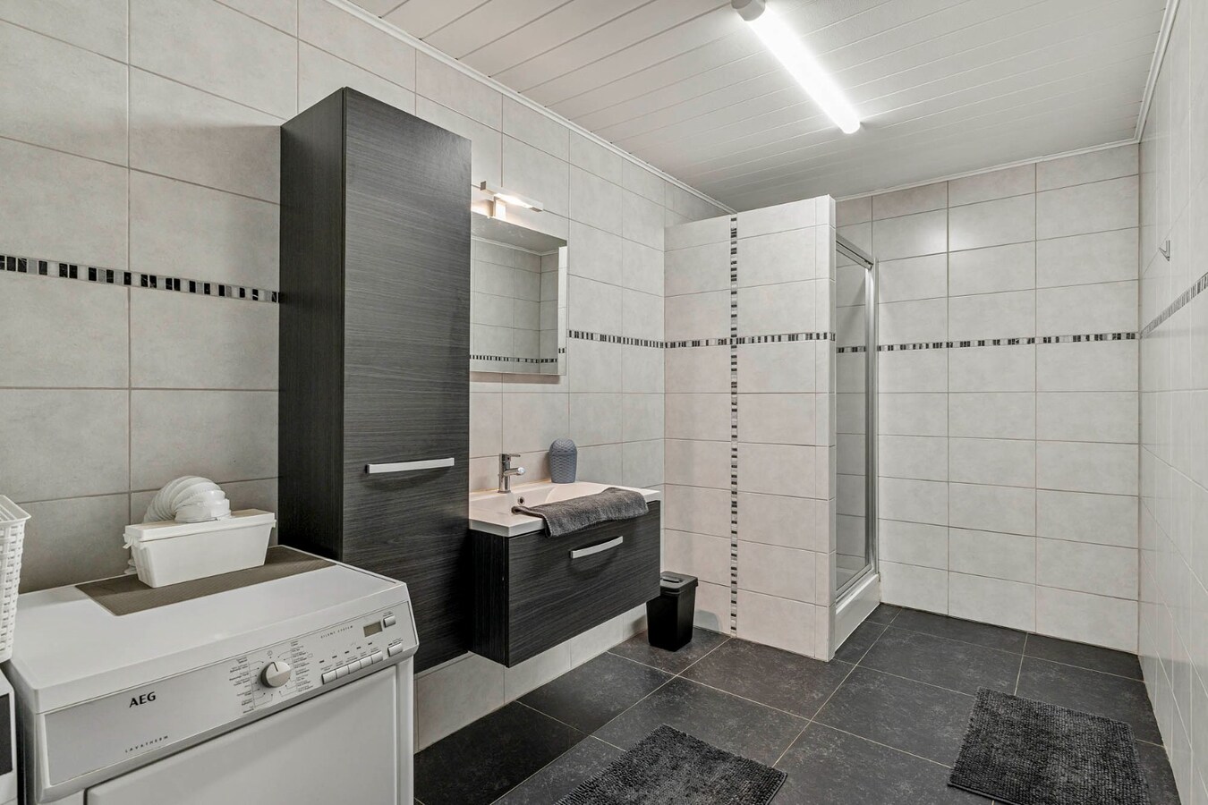 Comfortabel, gelijkvloers appartement mét ruime tuin en carport! 