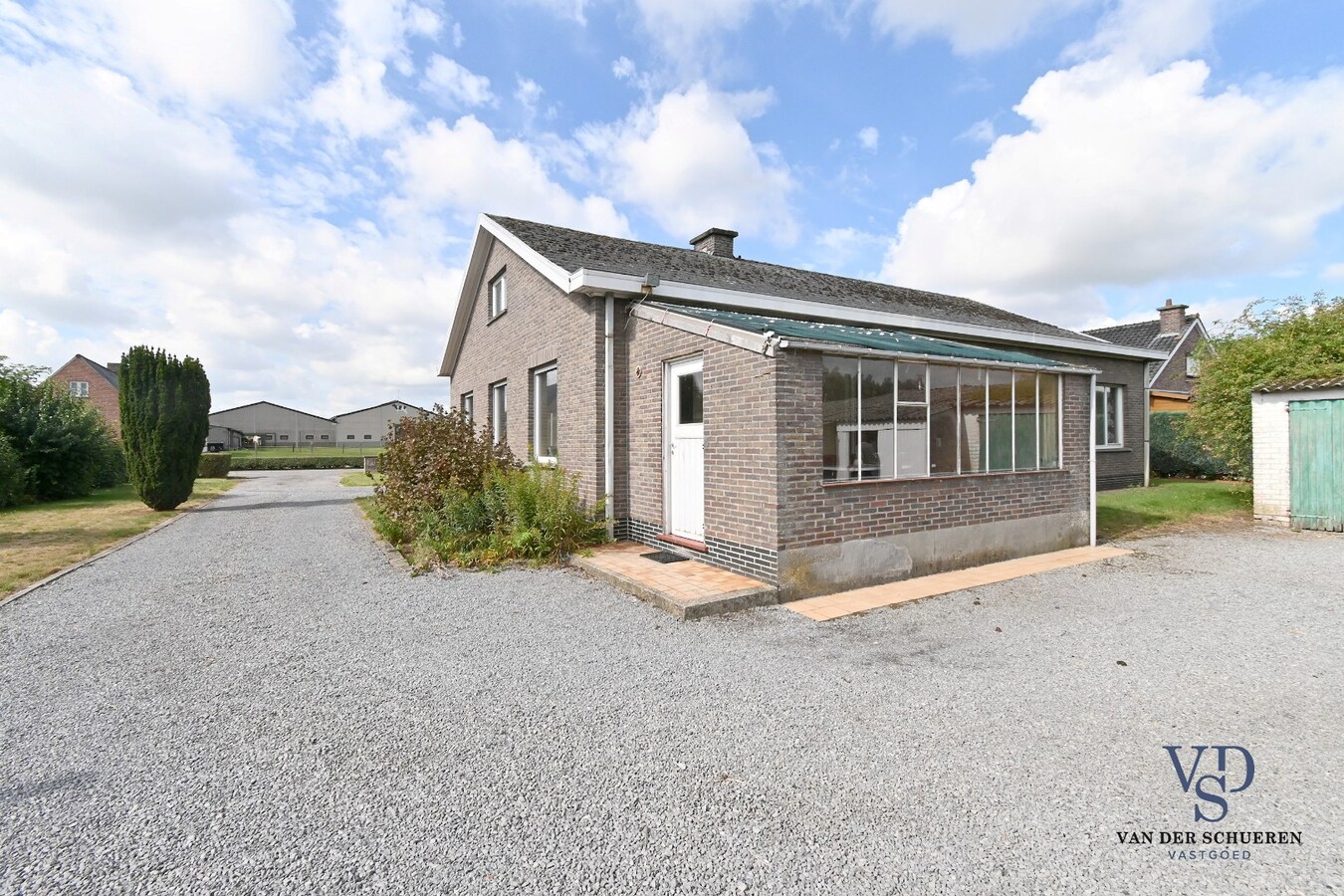 Te renoveren bungalow op een perceel van ca. 2.840 m² 