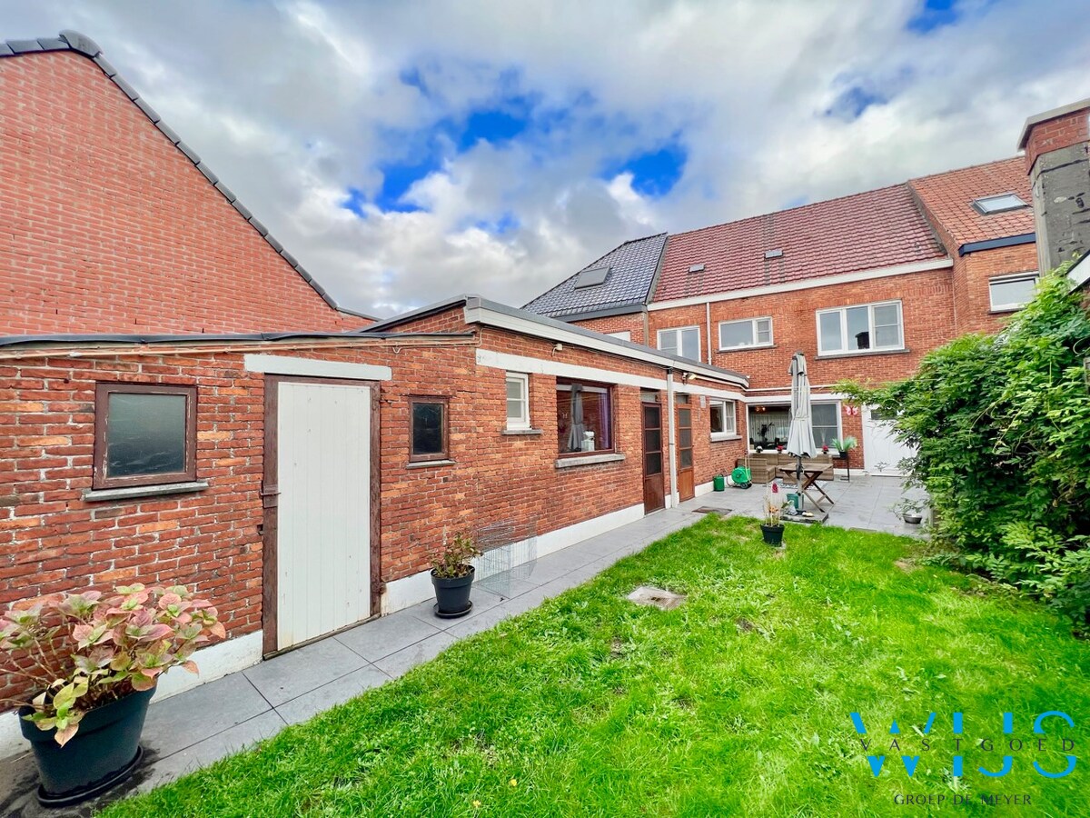 Toffe gezinswoning met garage in het CENTRUM VAN ERTVELDE ! 