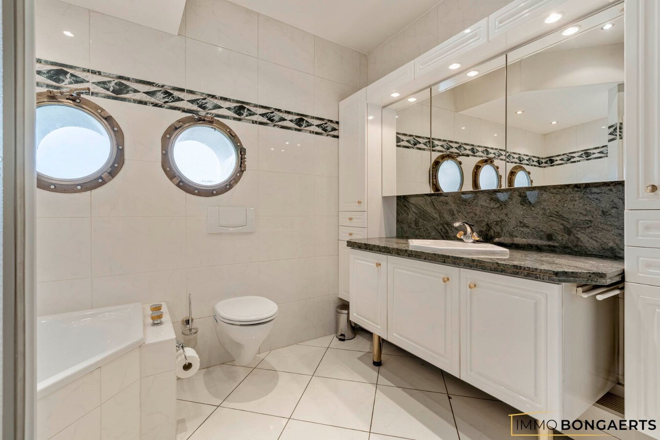 Ruime woning met vier slaapkamers 