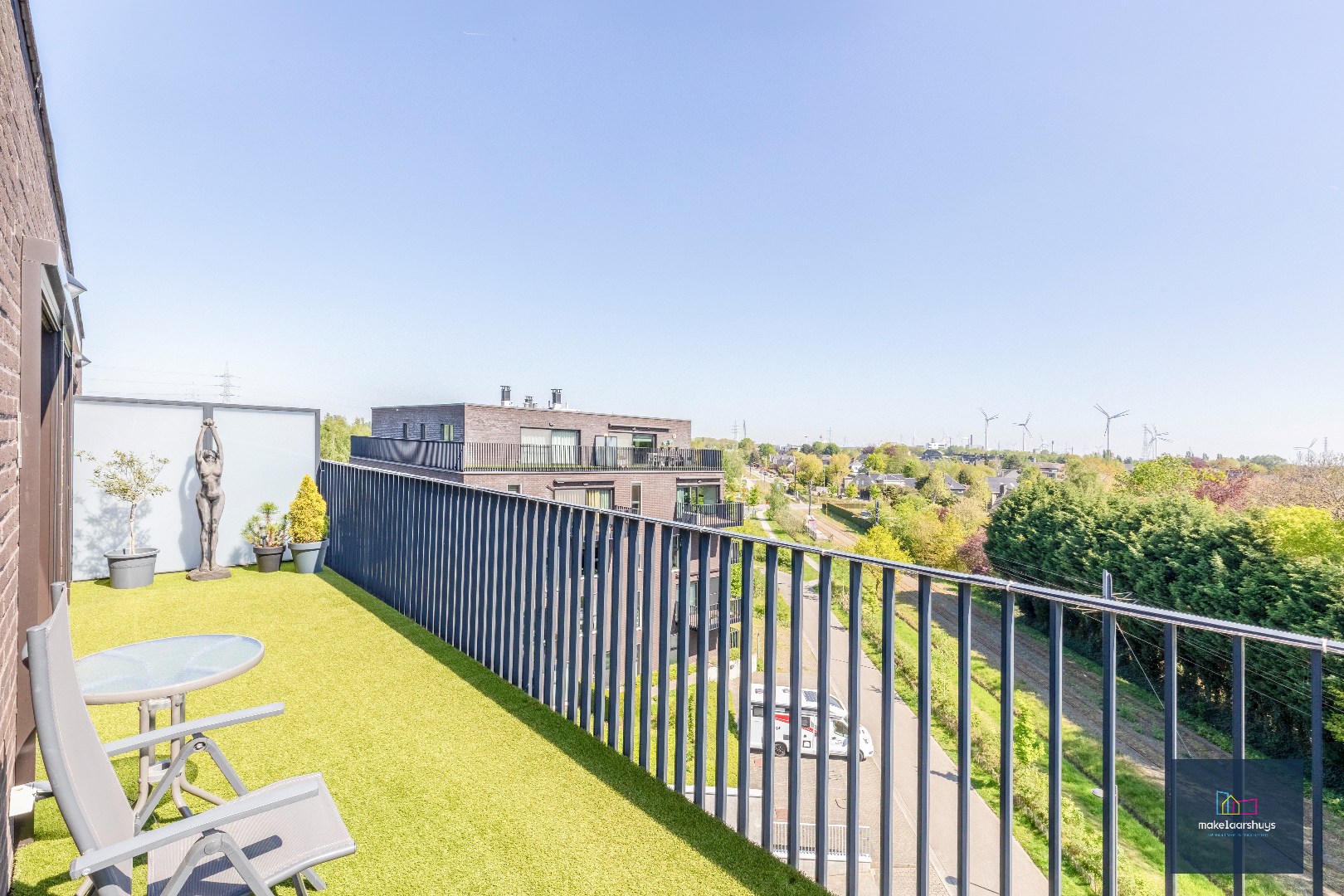 Penthouse met 2 slp. ruim terras, 2 st.plaatsen &amp; kelder 