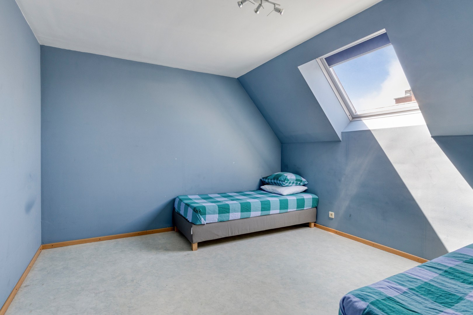 Instapklare duplex met 3 slpk. en staanplaats in hartje Tessenderlo 