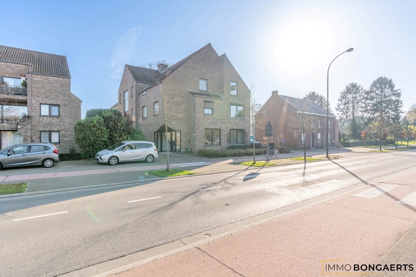 Ruim appartement met terras, garage en 2 slaapkamers. 