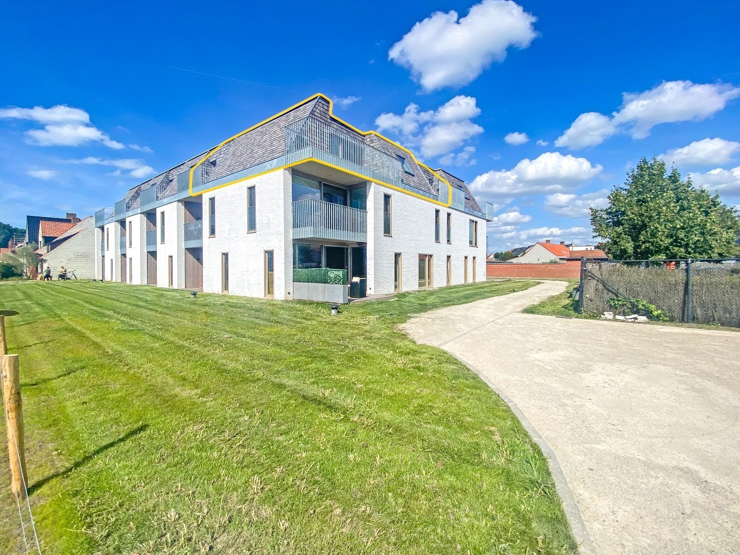 Recent dakappartement met 2 slaapkamers te Oostduinkerke. 