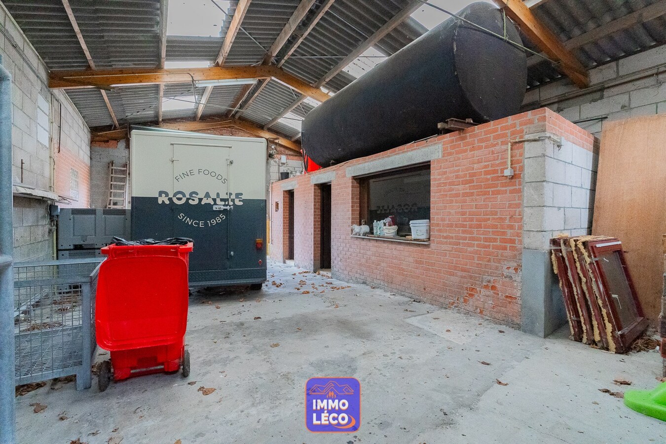 Ensemble immobilier avec maison et deux ateliers/entrepôts, RARE à la VENTE ! 