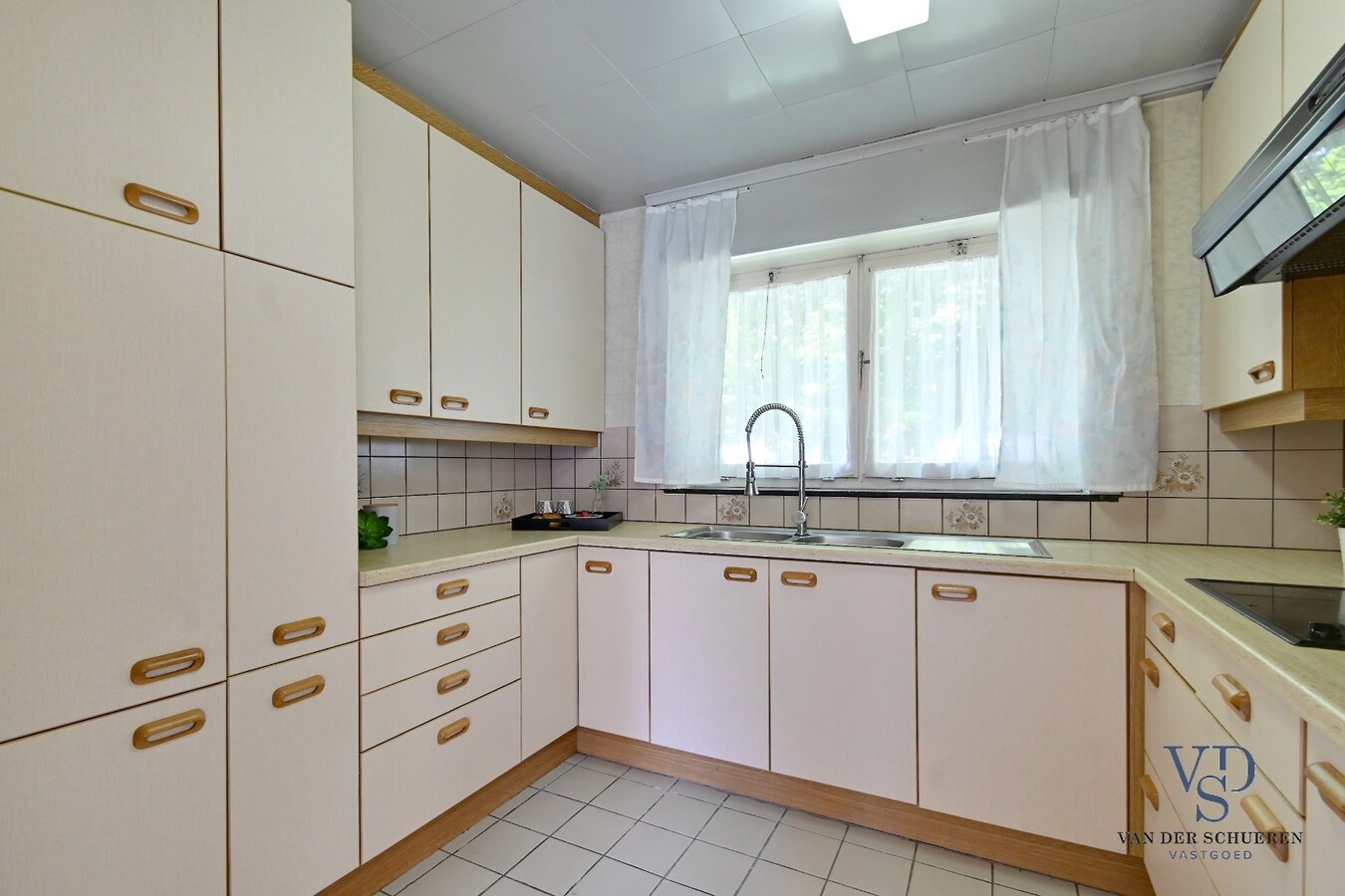 Degelijke eengezinswoning, landelijk gelegen 