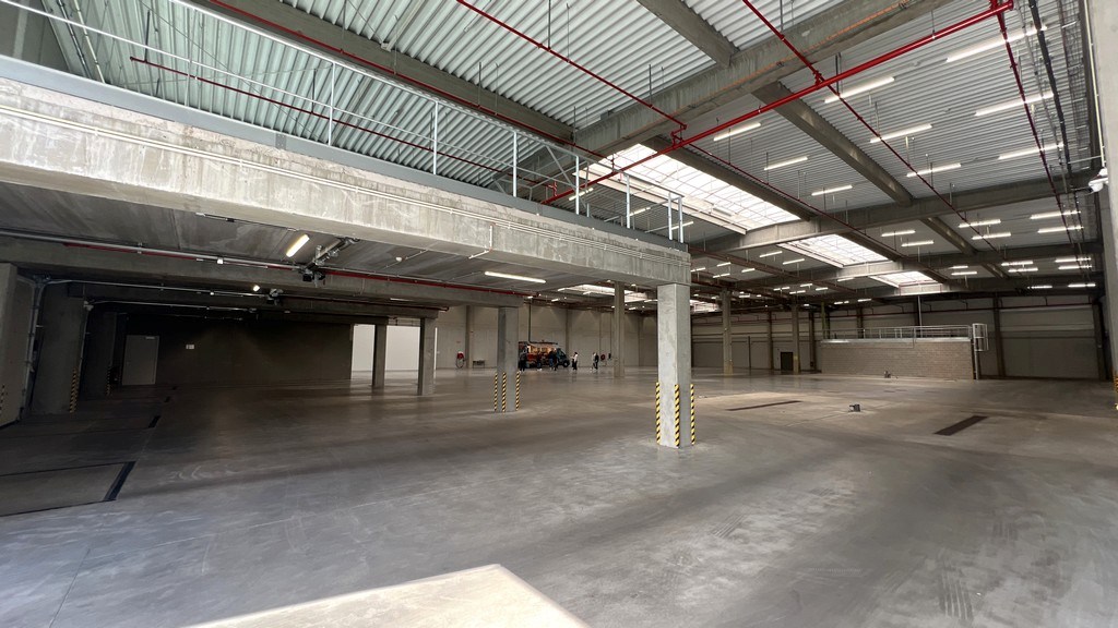 Opslagloodsen met buitenruimte te huur vlakbij afrit E17 in Sint-Niklaas