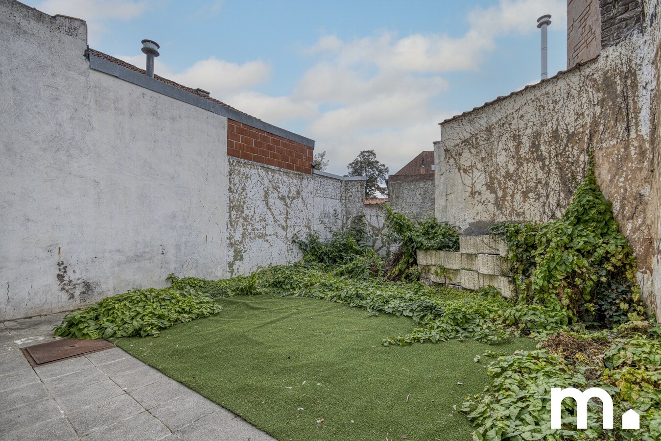 Woning met 3 slaapkamers, tuin en uitstekende verbinding te Kortrijk ! 