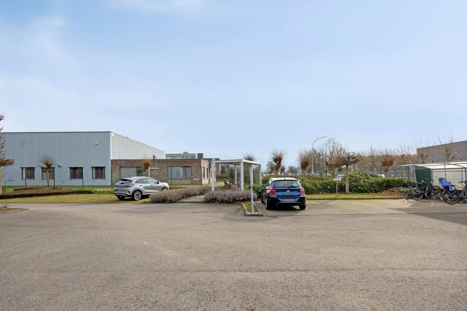 Kantoor te koop in het industriepark te Haasrode/Heverlee met 14 parkings - opp. 626 m² - verkoop van aandelen 