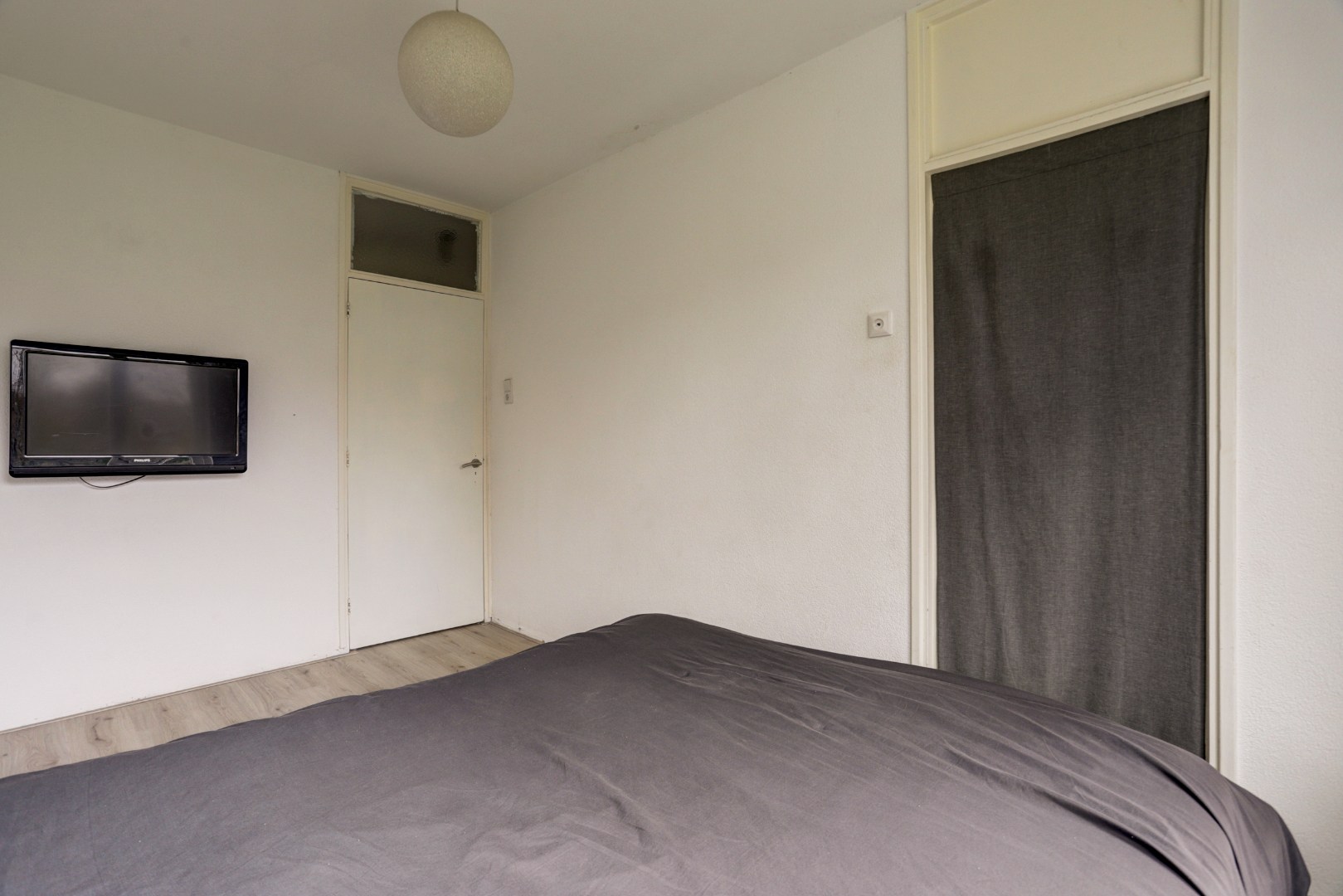 In "Het Lage Land" gelegen 4-kamer appartement met 3, slaapkamers, moderne keuken, 2 balkons,  berging in de onderbouw en gelegen op eigen grond! 