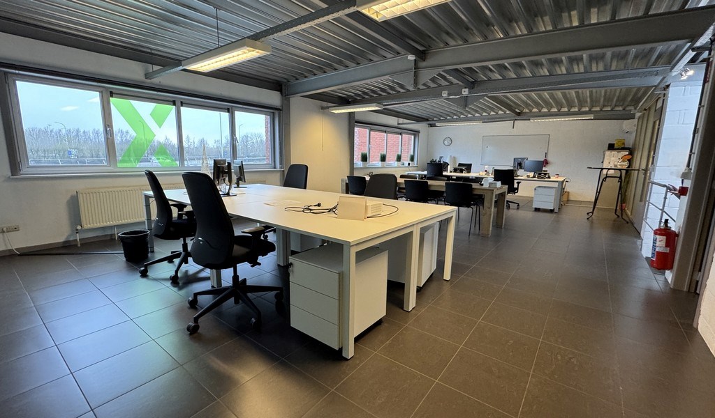 Commercieel gelegen kantoor te huur langs R4 in Mariakerke