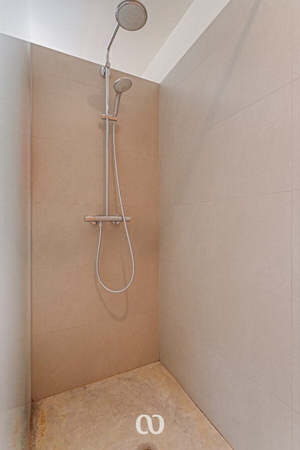 Ruime woning met prachtige tuin en bijgebouw te koop in Oudenaarde 