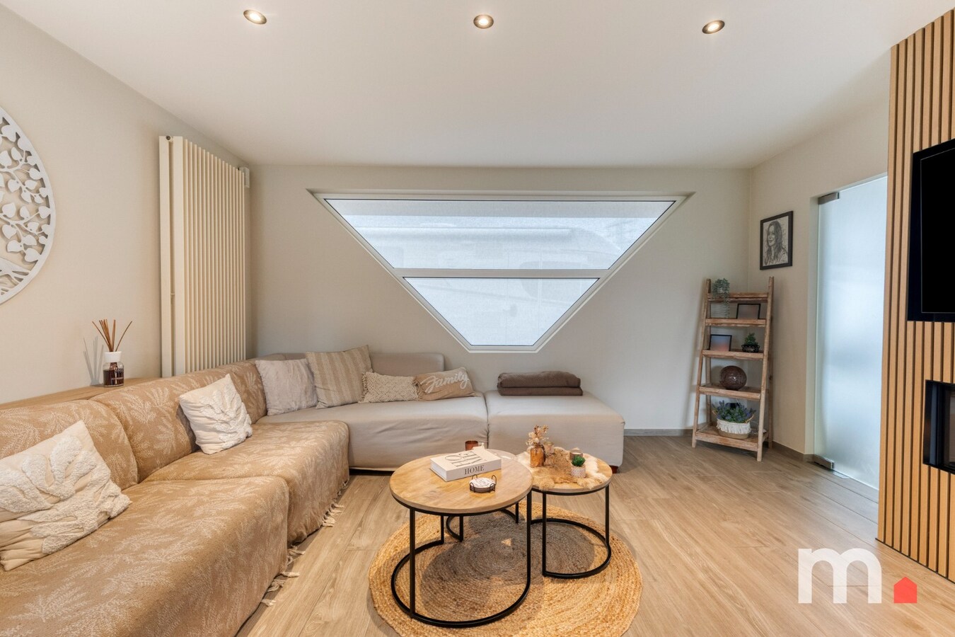 Unieke Villa te Roeselare in een doodlopende straat op 578m² met zonnepanelen en EPC B  ! 