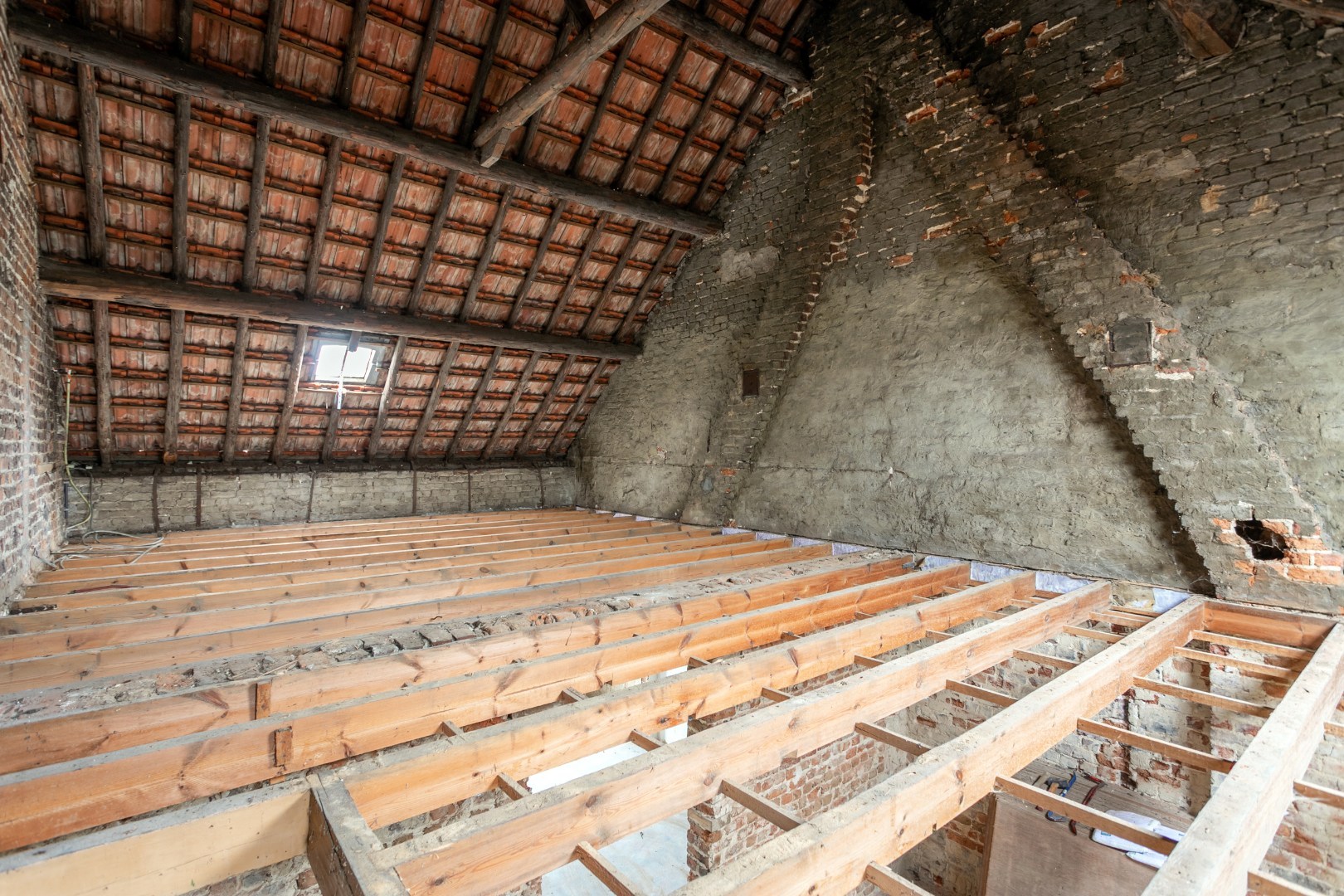 Ruime woning met veel potentieel in een groene omgeving op 39a 