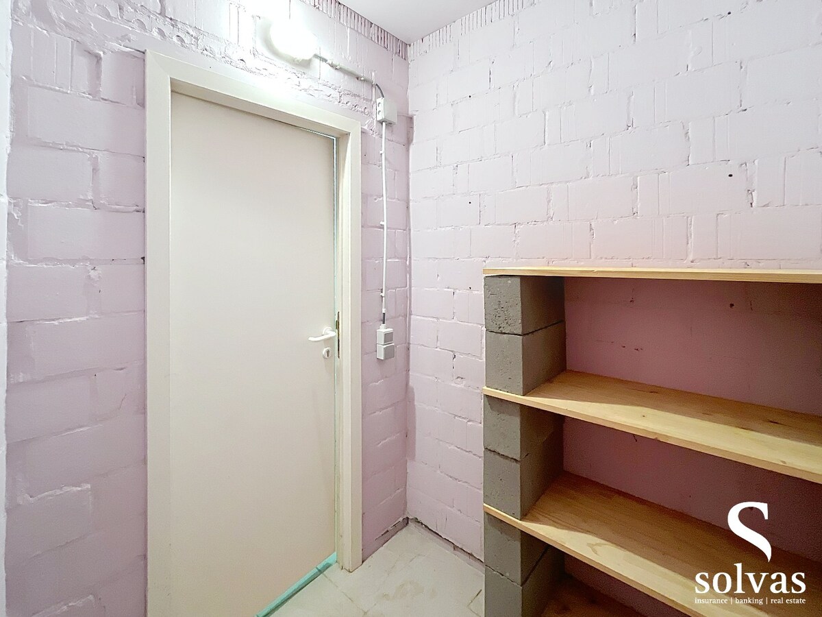 Gezellig dakappartement met terras en twee slaapkamers te hartje Knesselare. 