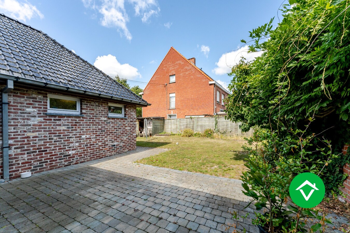 Ruime halfopen bebouwing met 4 slaapkamers en ruime tuin! 