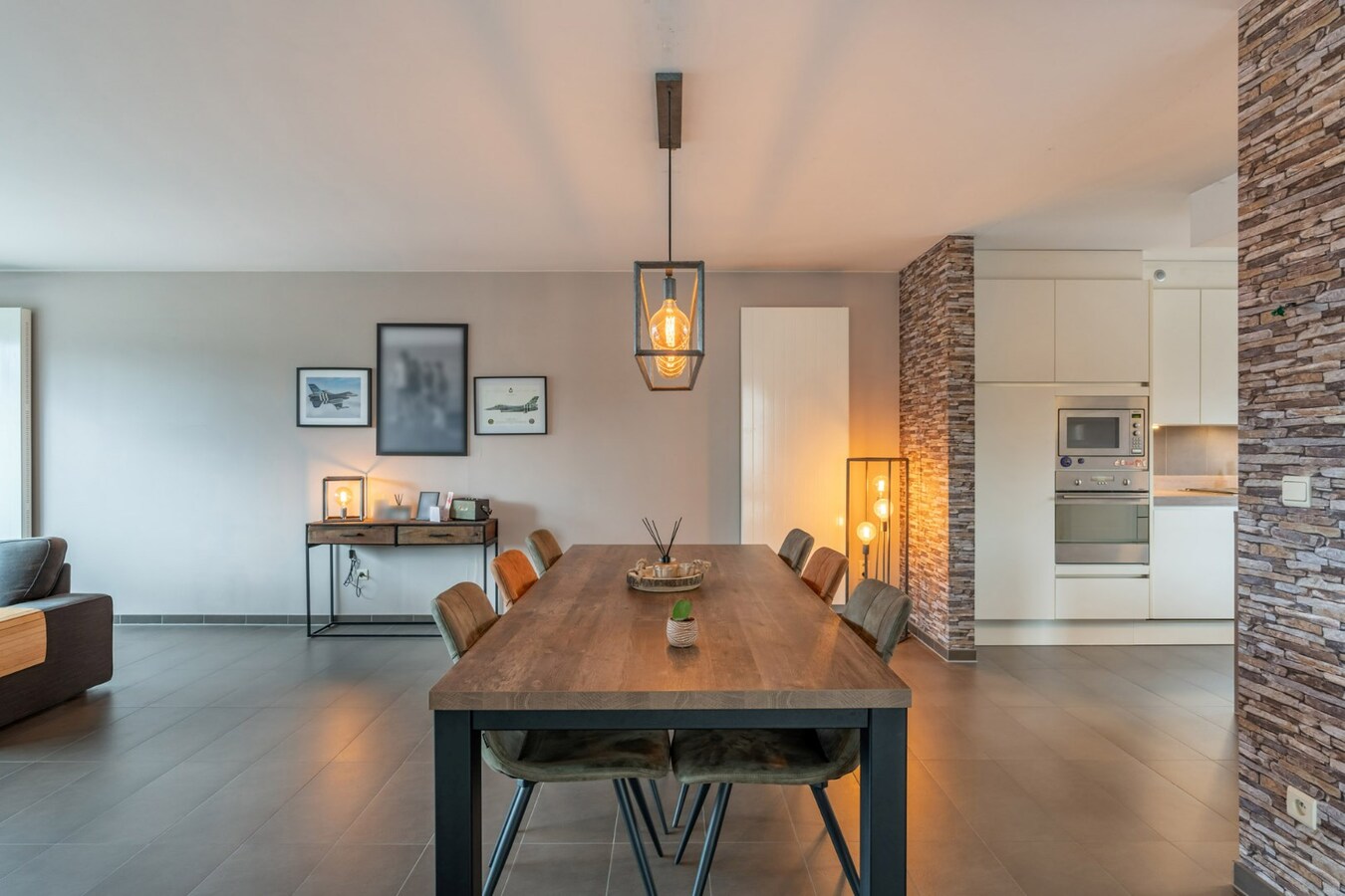 Luxe duplex appartement met 3 slaapkamers, bouwjaar 2008, 170m² bewoonbare oppervlakte. 