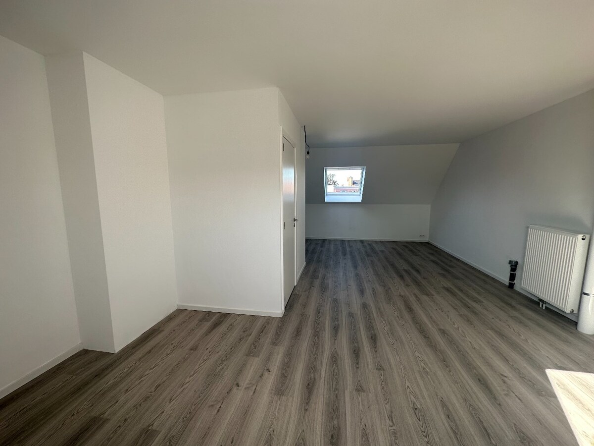 Nieuwbouwwoning met 4 slaapkamers op een boogscheut van het centrum 