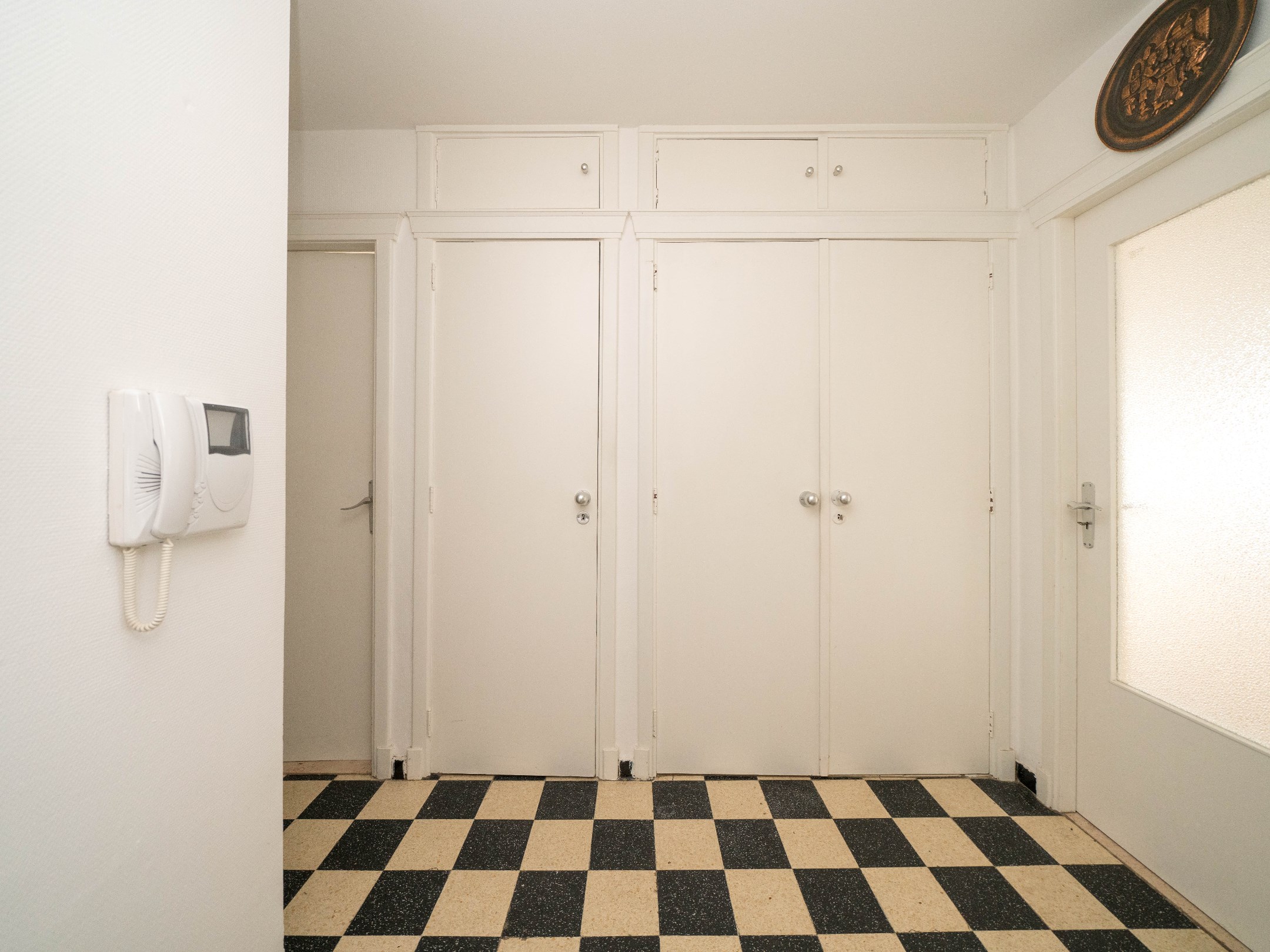 Lichtrijk appartement met 2 kamers en garagebox 