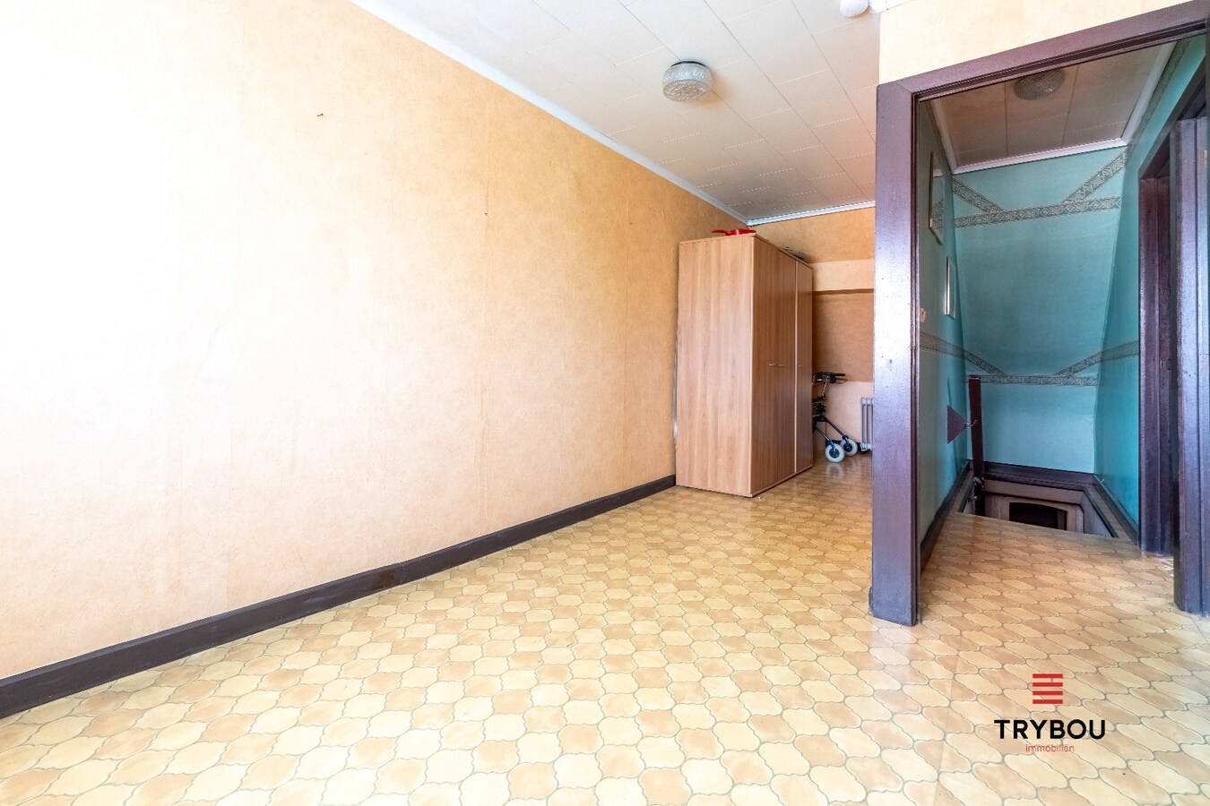 Verrassend ruime woning aan de rand van Houthulst op ruim perceel van 720m². 