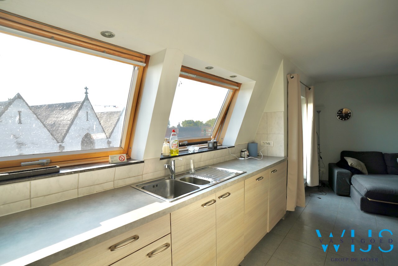 Super gezellig dakappartement met 1 slaapkamer in hartje Assenede ! 