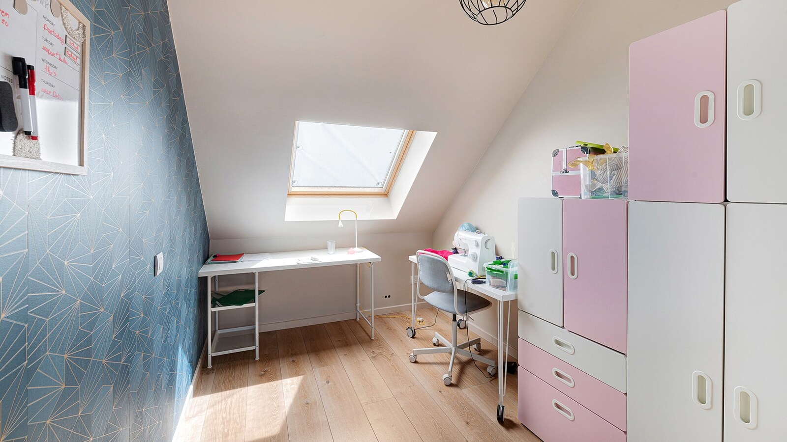 Ruime gezinswoning met handelsruimte op toplocatie in het bruisende Westkapelle. 