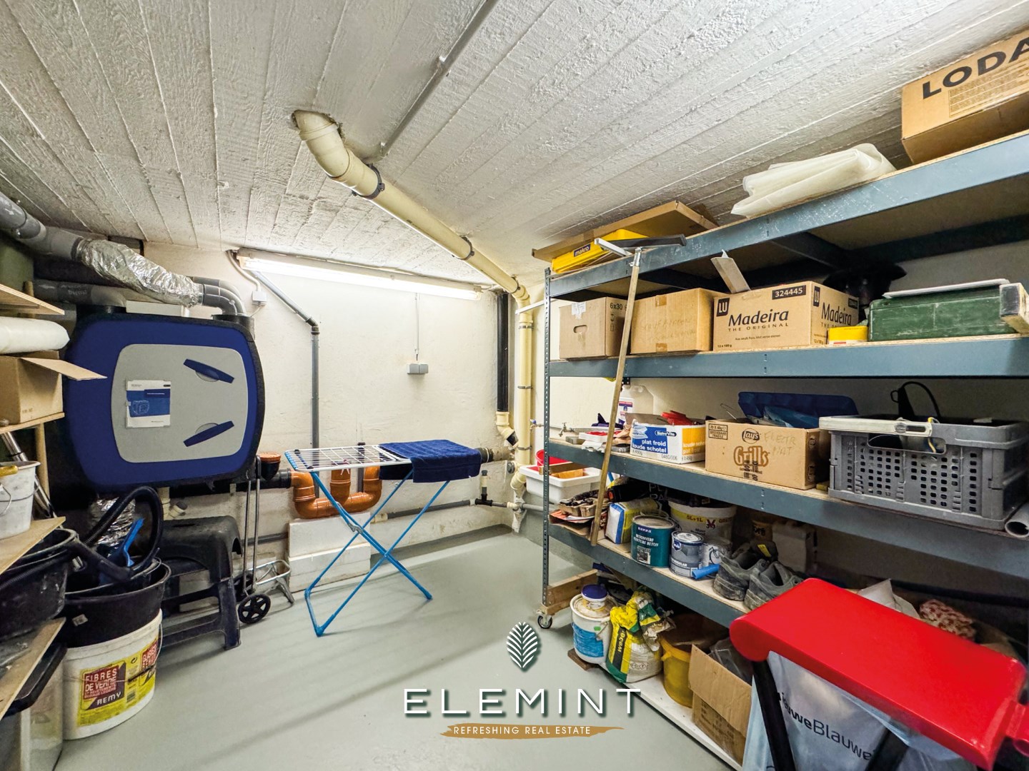 Gerenoveerd gelijkvloers appartement op 50 meter van het strand 