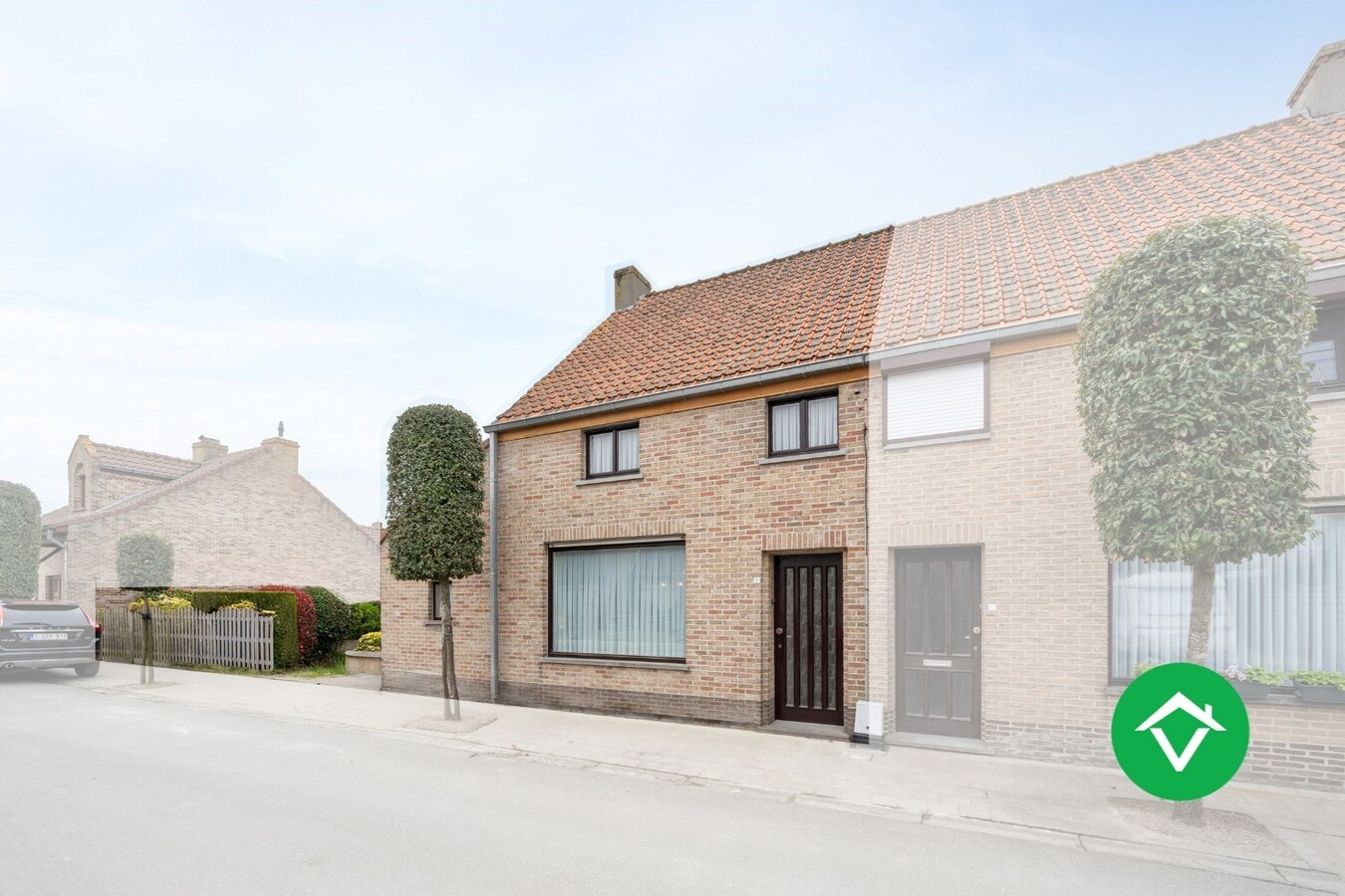 Woning met 4 slaapkamers en dubbele garage in rustige straat te Koekelare 