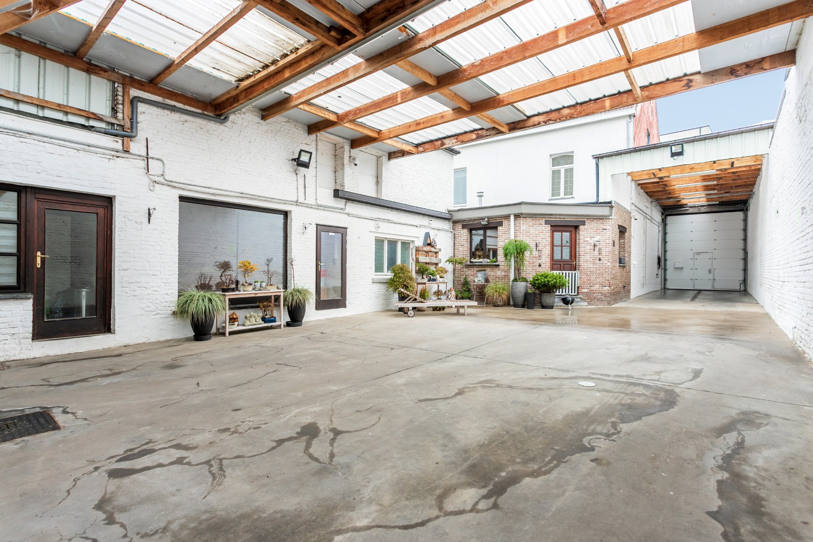 Te renoveren woning met loods nabij centrum Halle 