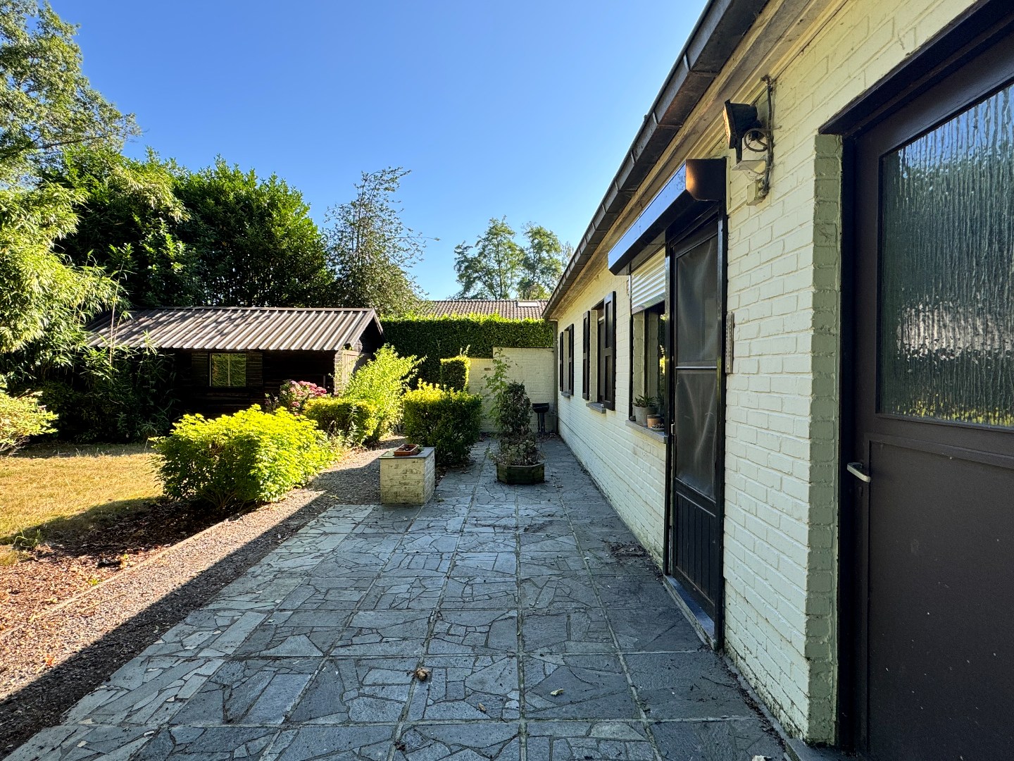 Open bebouwing met garage op een rustige, residentiële ligging 