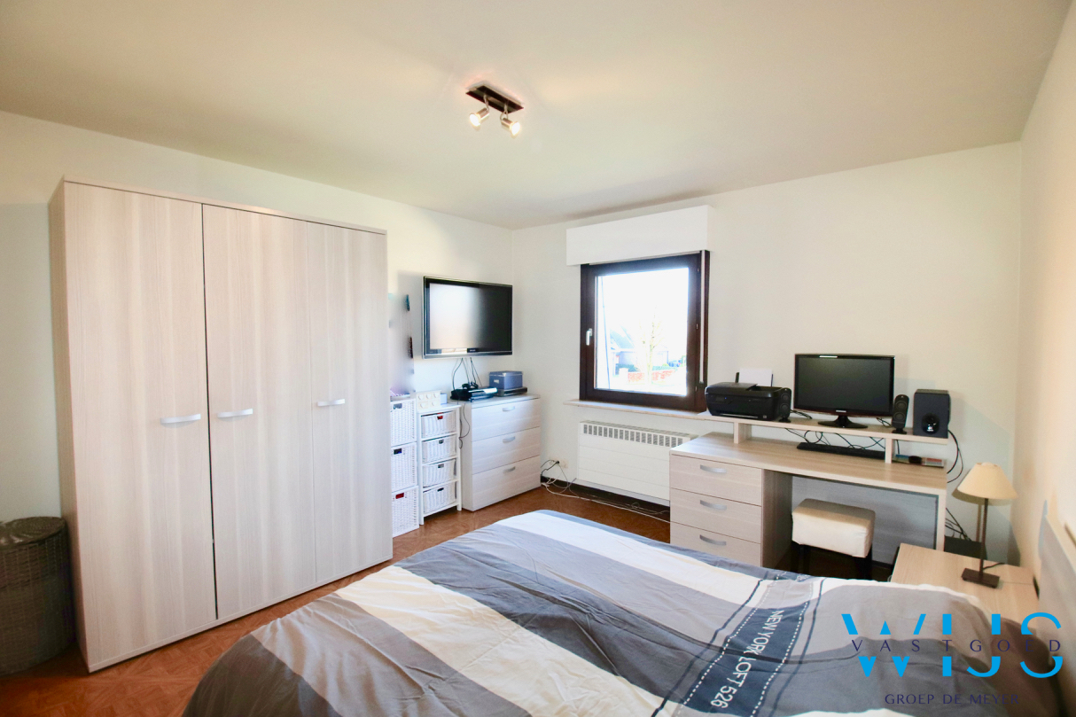 Instapklare woning in een rustige woonwijk te ERTVELDE! 