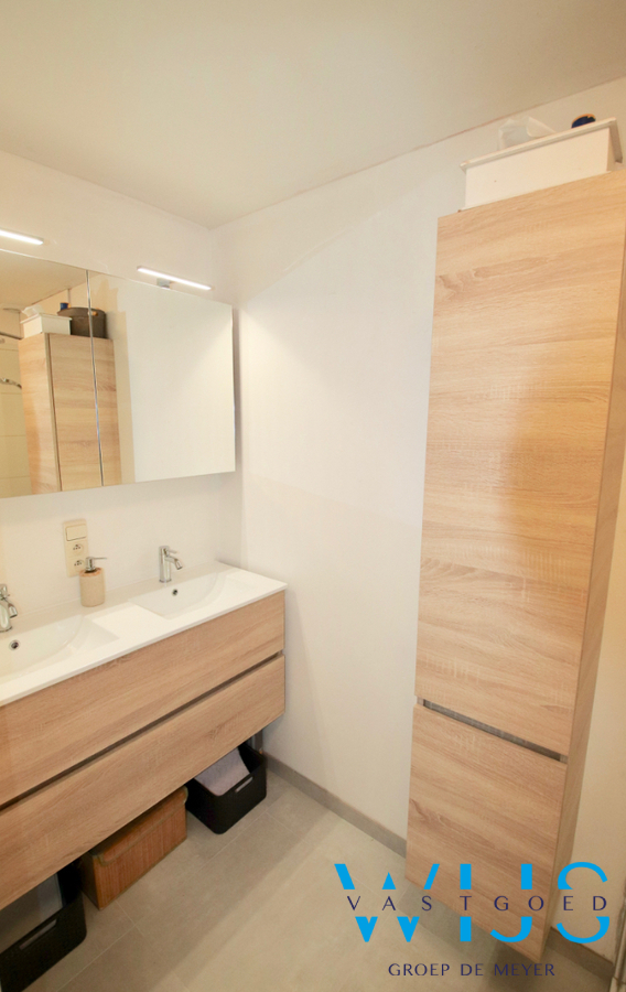 Instapklare &amp; gezellige woning met garage in hartje Eeklo! 