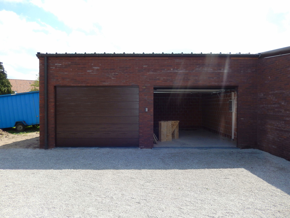 Garagebox met elektrische poort 