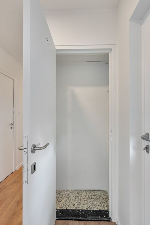 Stijlvol gerenoveerd appartement met moderne uitstraling in het centrum van Maaseik! 