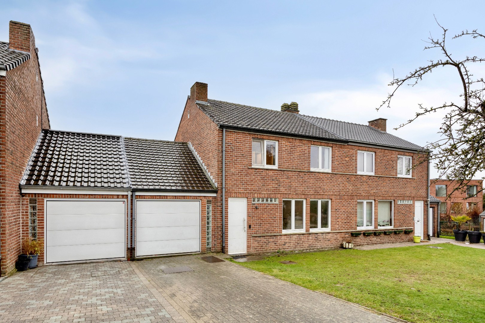 Instapklare woning te koop met 3 slpk, garage en tuin. 