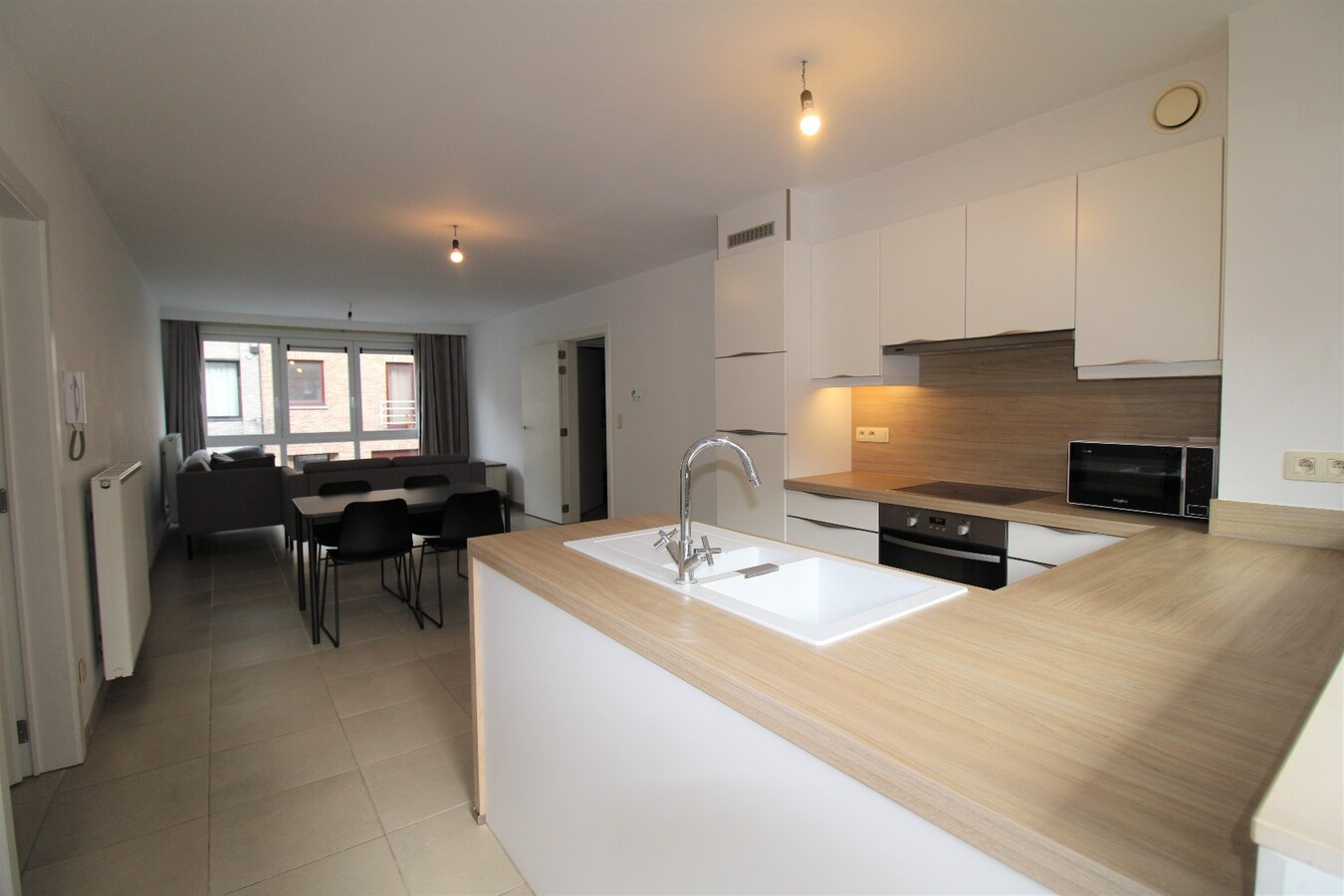 Appartement met twee slaapkamers en autostaanplaats in centrum Roeselare 