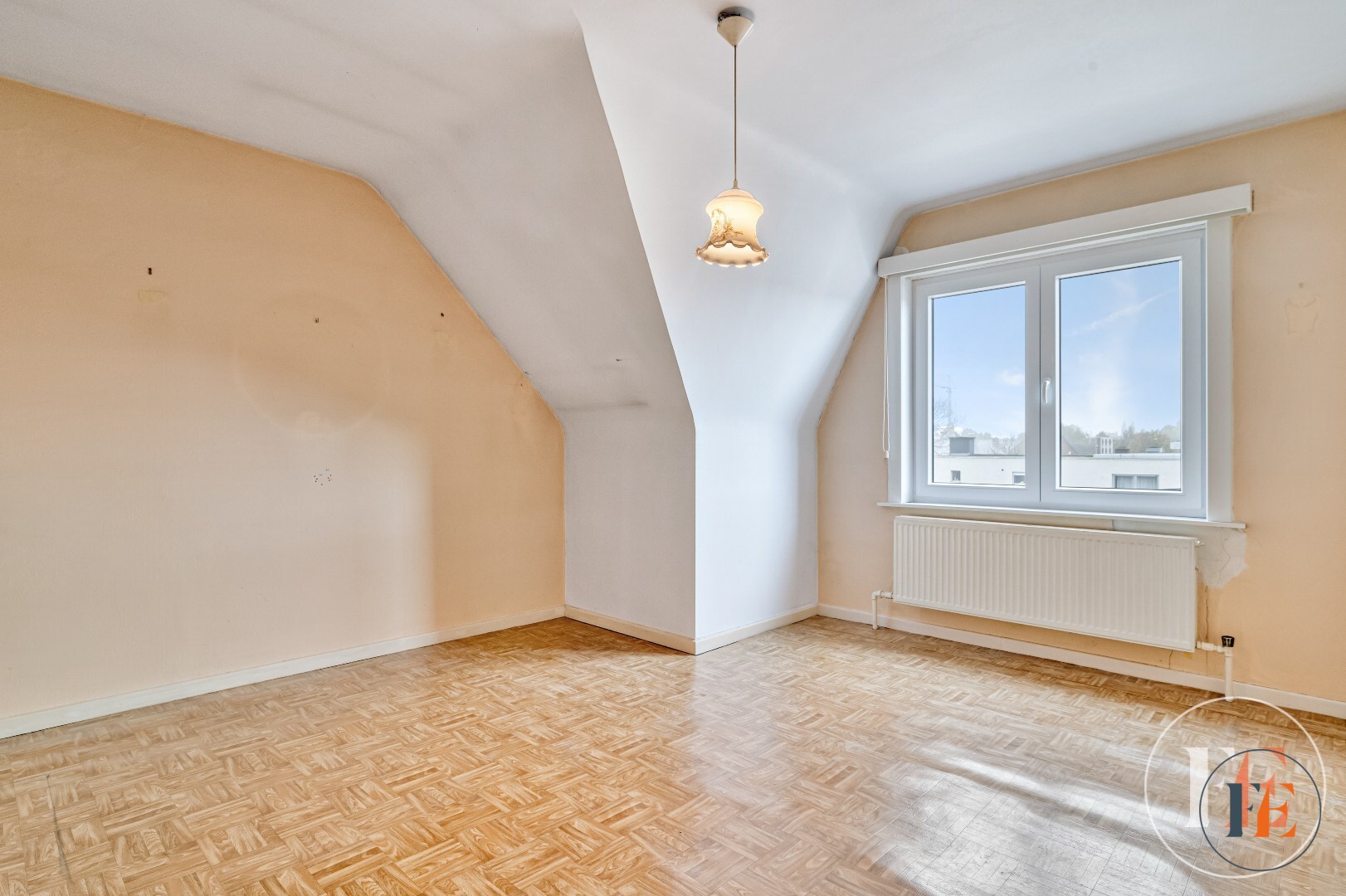 Buitenkans! Duplex appartement  met garage en tuin 