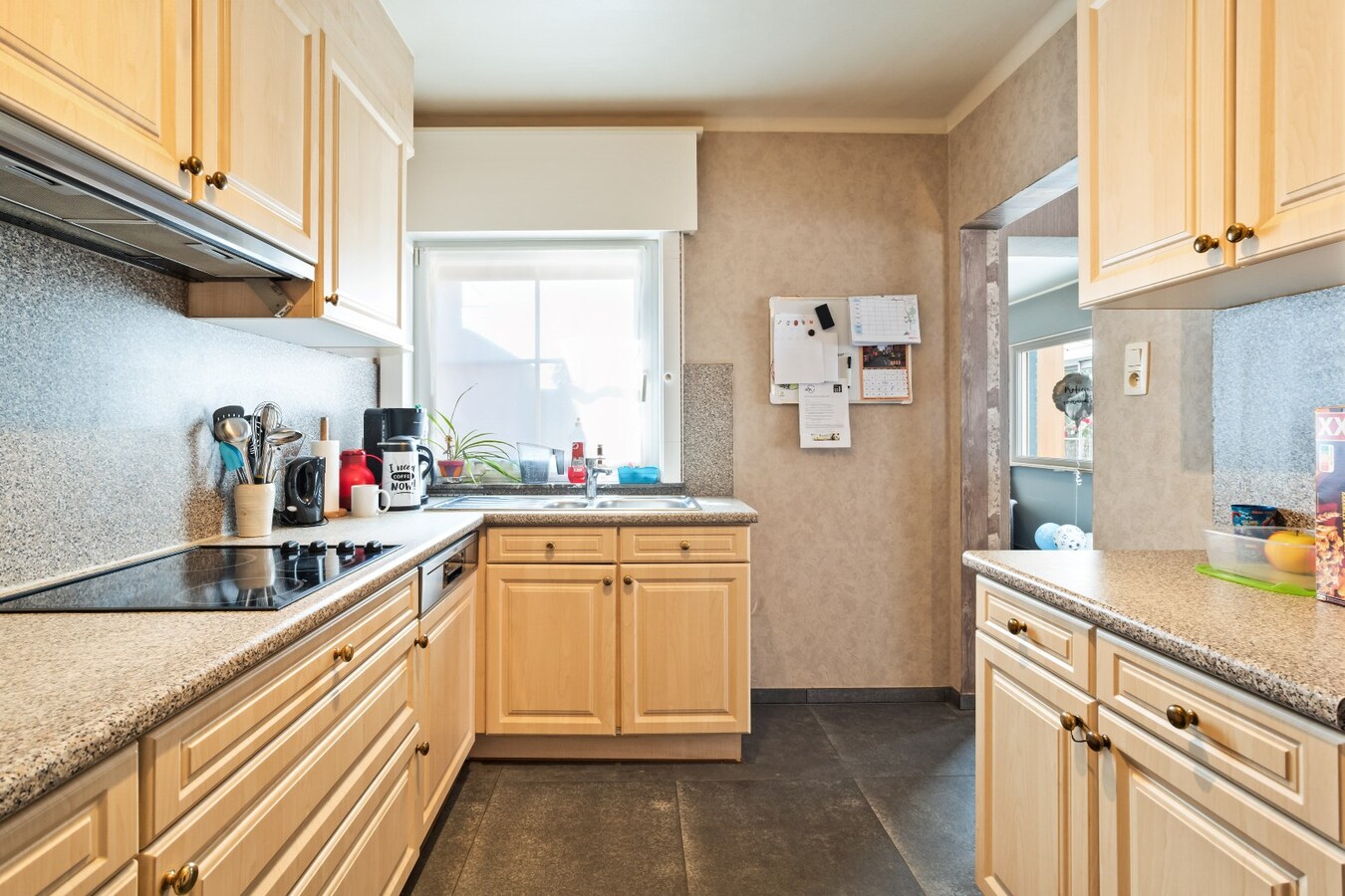 Centraal gelegen woning op uiterst ruim perceel van 1784 m² 