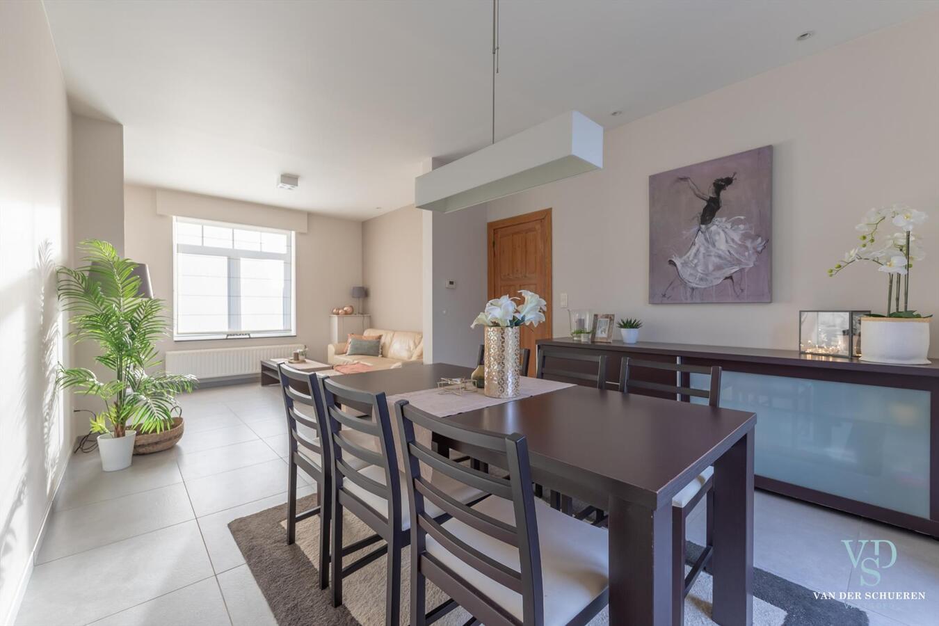 Degelijke, karaktervolle woning met tuintje. UNIEK AANBOD ! 