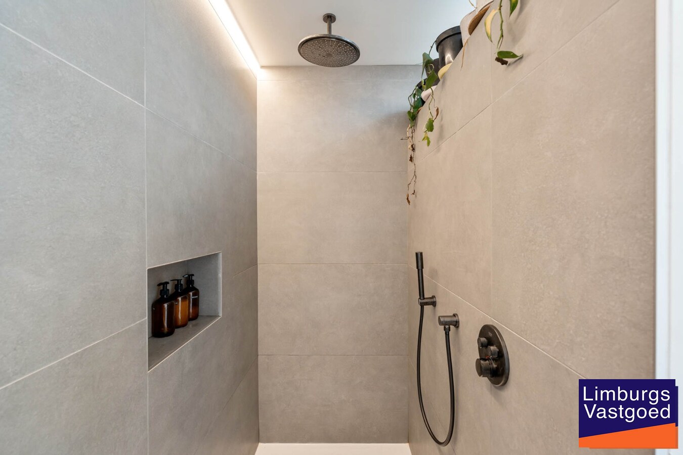 Hoogwaardig afgewerkte gezinswoning, 4 slpk, op 48a23ca, nabij centrum 