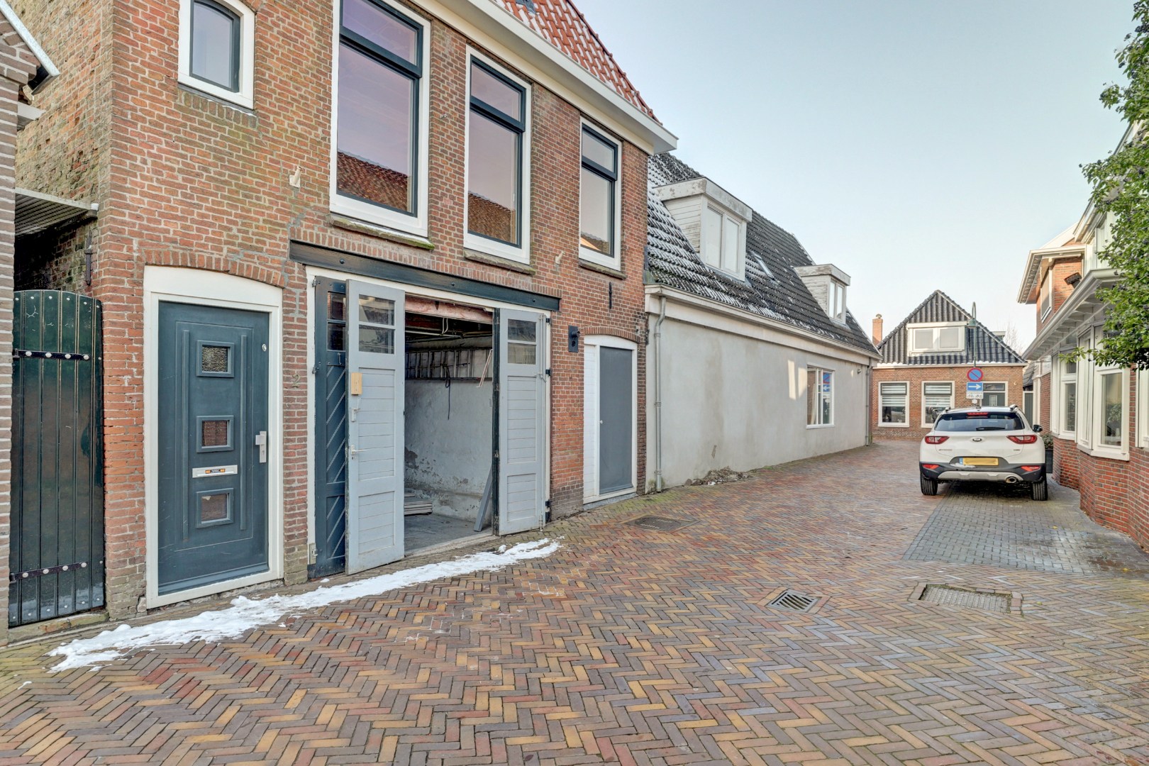 Drive-in woning te koop in Berltsum