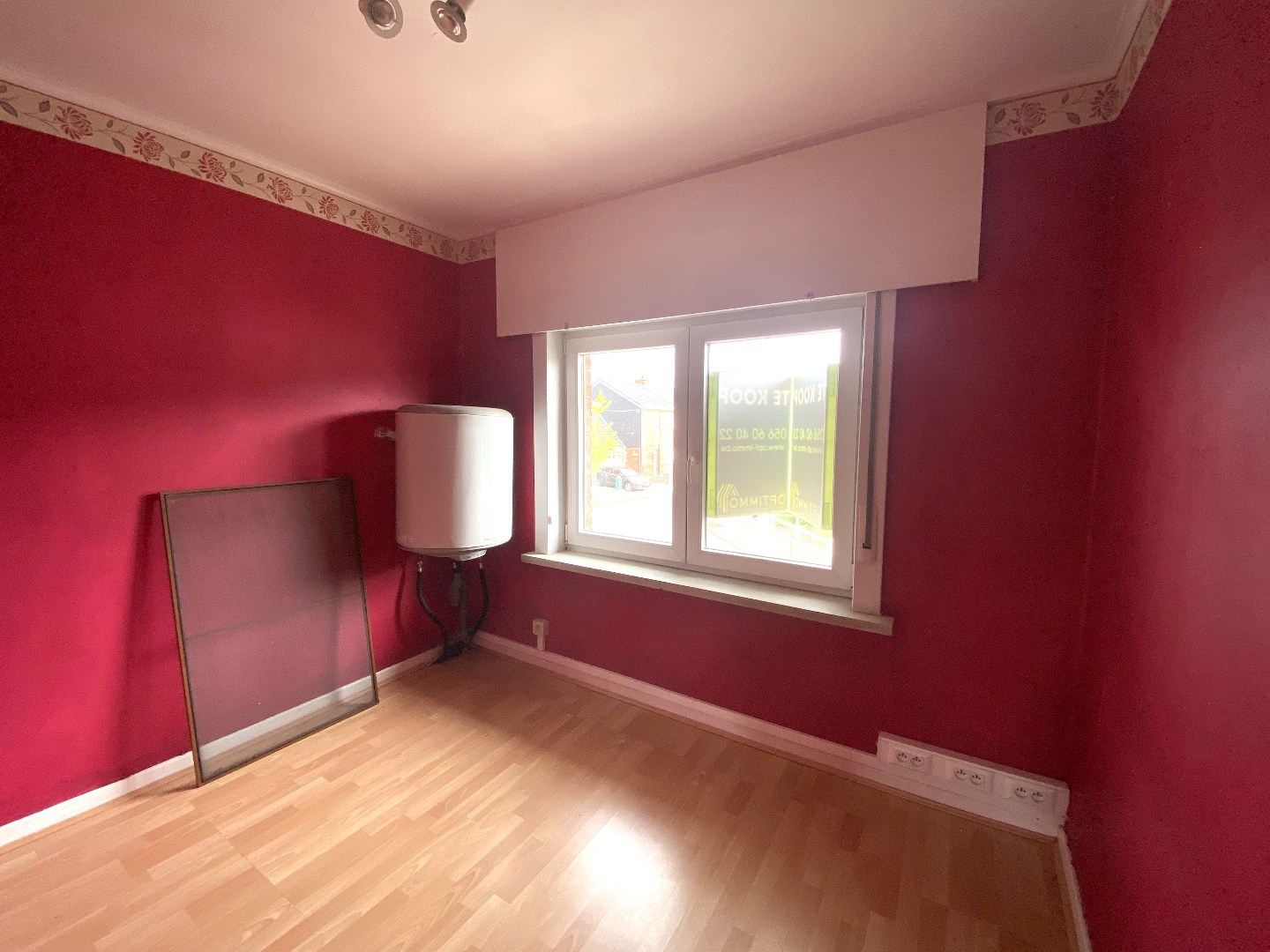 Degelijke halfopen bebouwing met groot potentieel op mooi hoekperceel van 524 m²! 